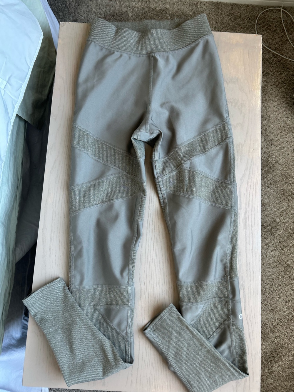 ALO Yoga Women’s Olive Gray Performance Joggers